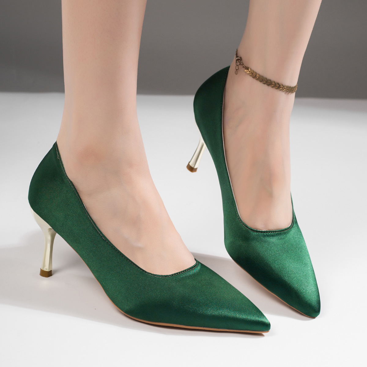 Damen-Pumps aus grünem Satin,  – Court Heel Pointed Bewertung und Preis