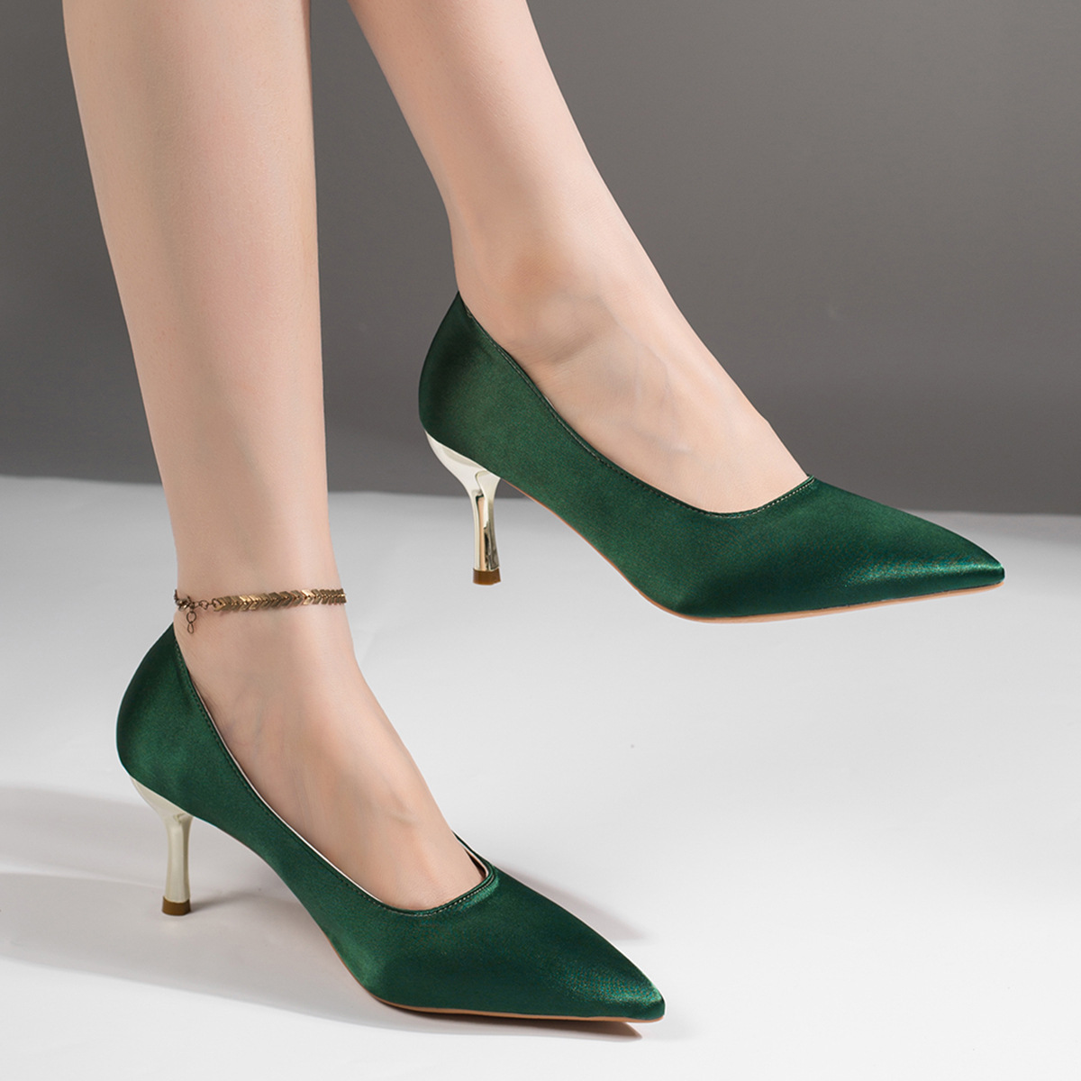 Damen-Pumps aus grünem Satin,  – Court Heel Pointed Bewertung und Preis